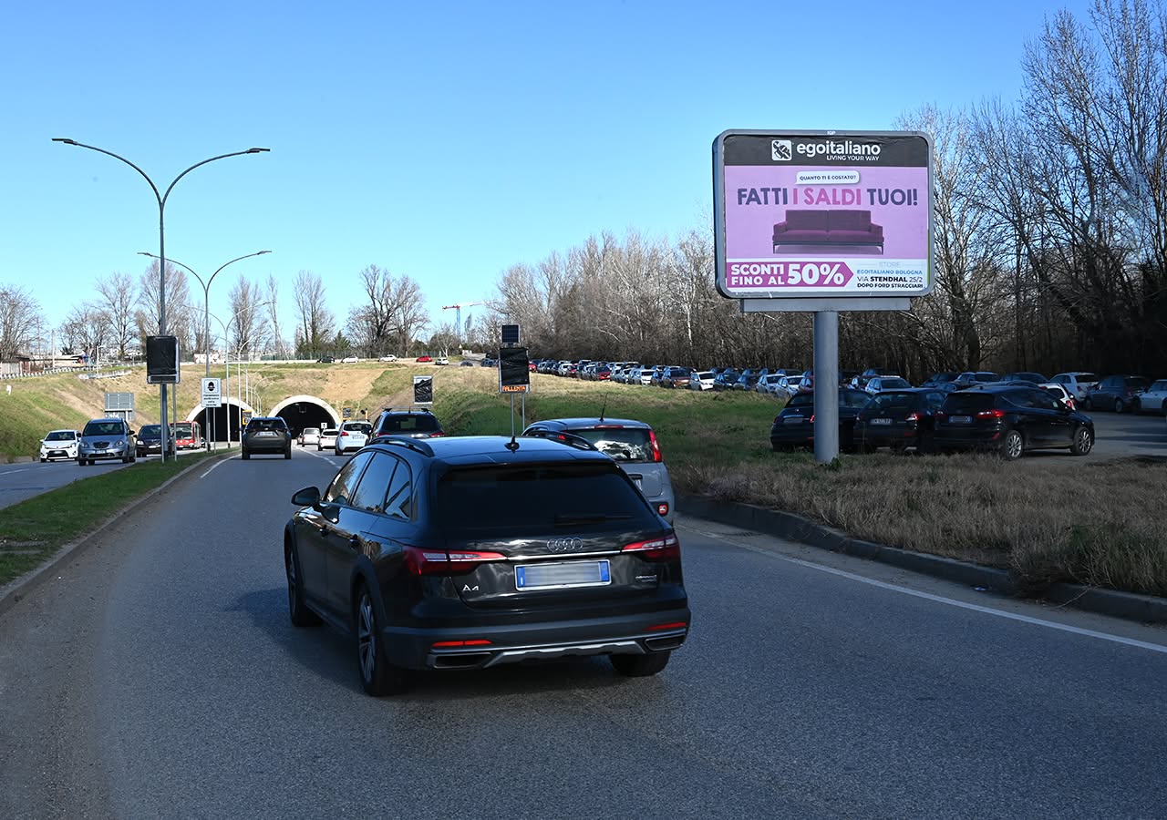 Affissione 4x3 su strada a Bologna per Egoitaliano fatti i saldi tuoi
