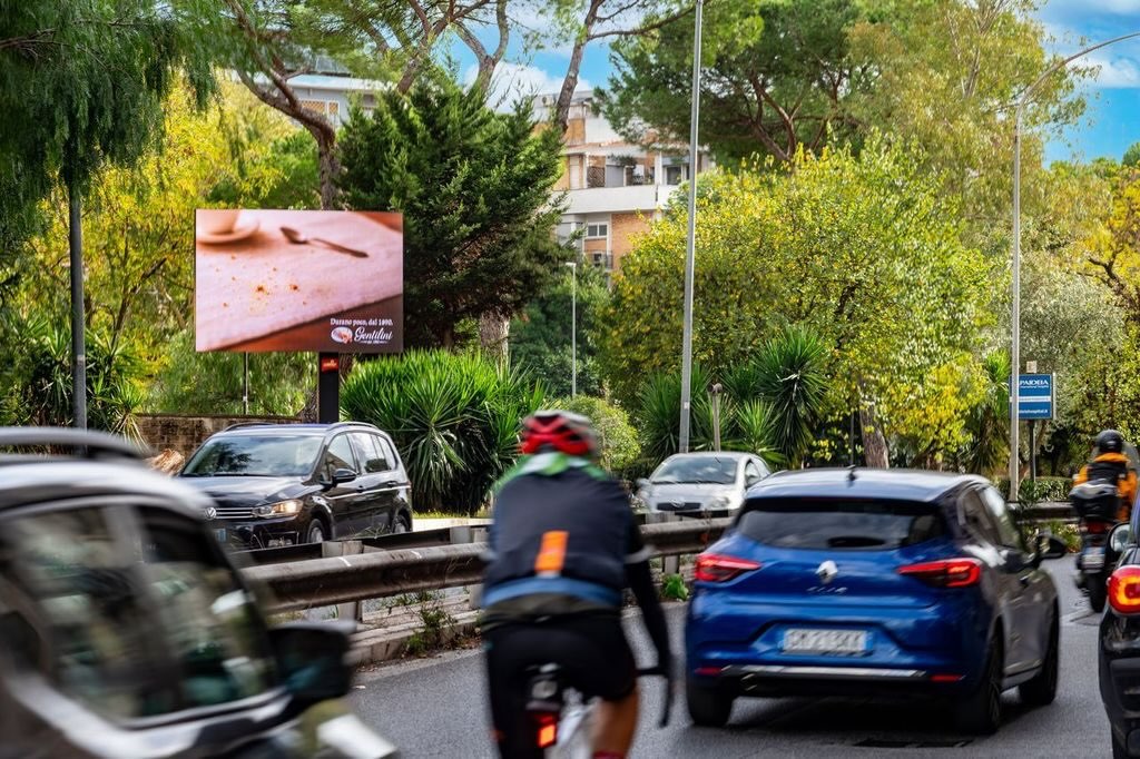 Campagna pubblicitaria Gentilini a Roma su schermo digitale