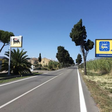 Cartelli pubblicitari su SS16 Adriatica da Tortoreto a Misano Adriatico