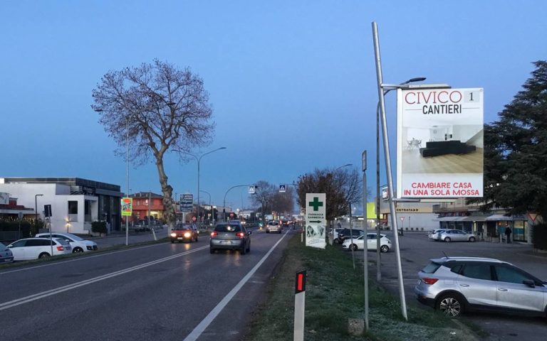 Cartello pubblicitario su strada comune di Rubano - Padova -Veneto