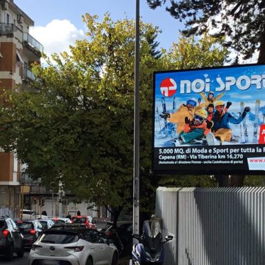 Cartellone pubblicitario digitale su schermo Led per settore abbigliamento e sport