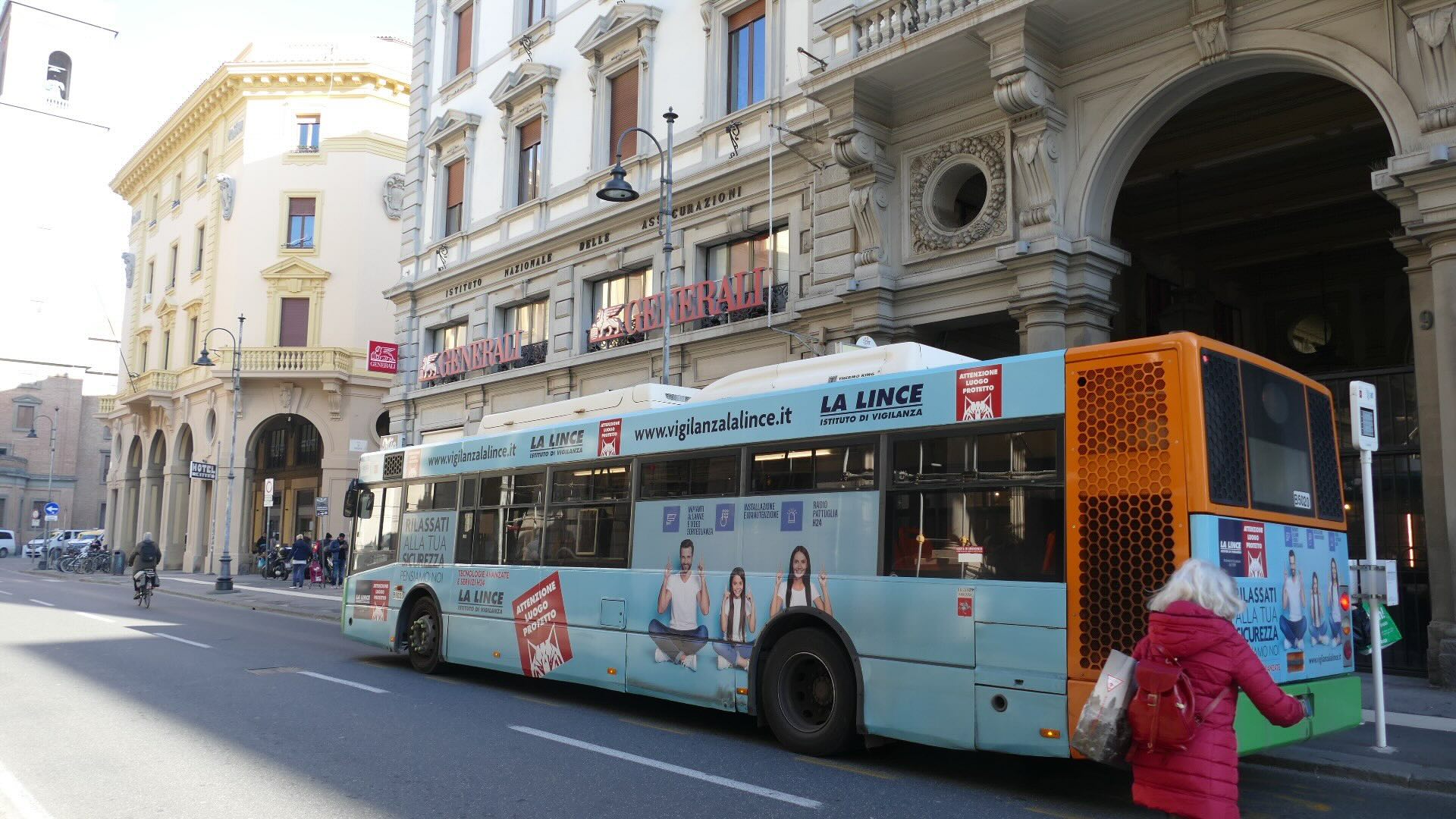 Pubblicità su autobus a Livorno con Full wrapping