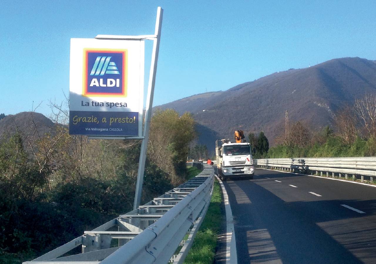 Pubblicità cartellonistica supermercati cartello pubblicitari stradali Vicenza | Impianto SS 47 della Valsugana