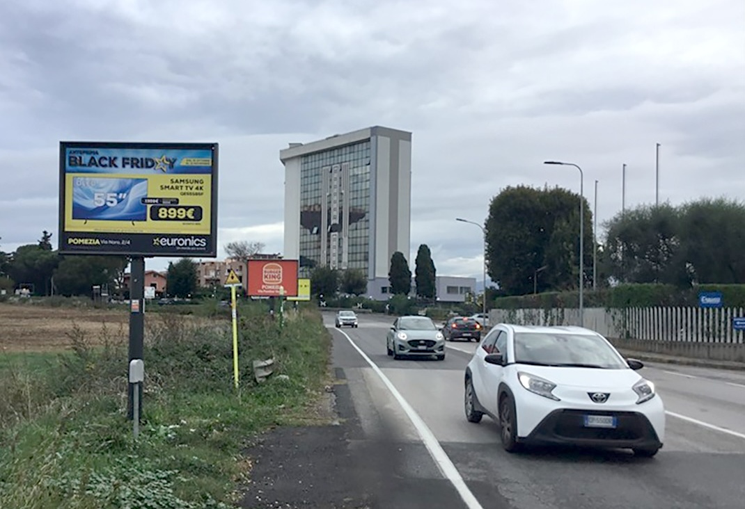 Pubblicità affissione stradale per Black Friday