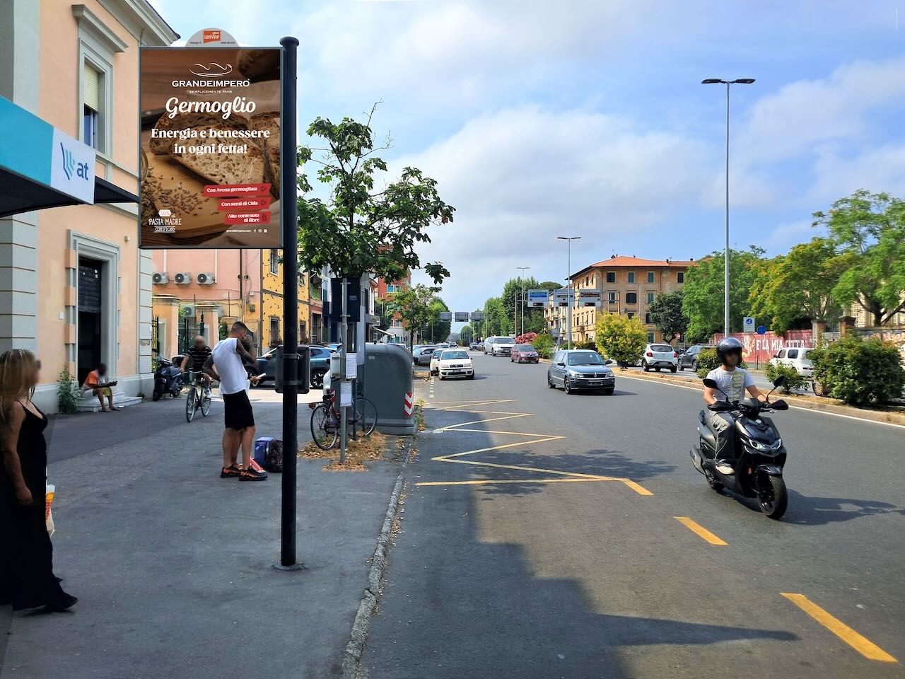 Pubblicità affissione su paline fermata bus a Livorno