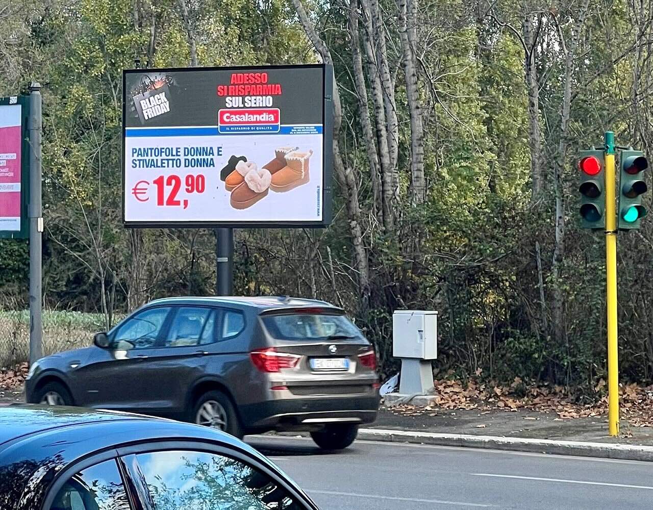 Pubblicità affissione su strada per Black Friday