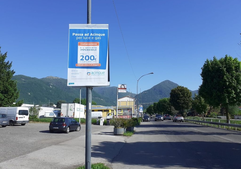 Pubblicità affissione su strada per settore luce e gas