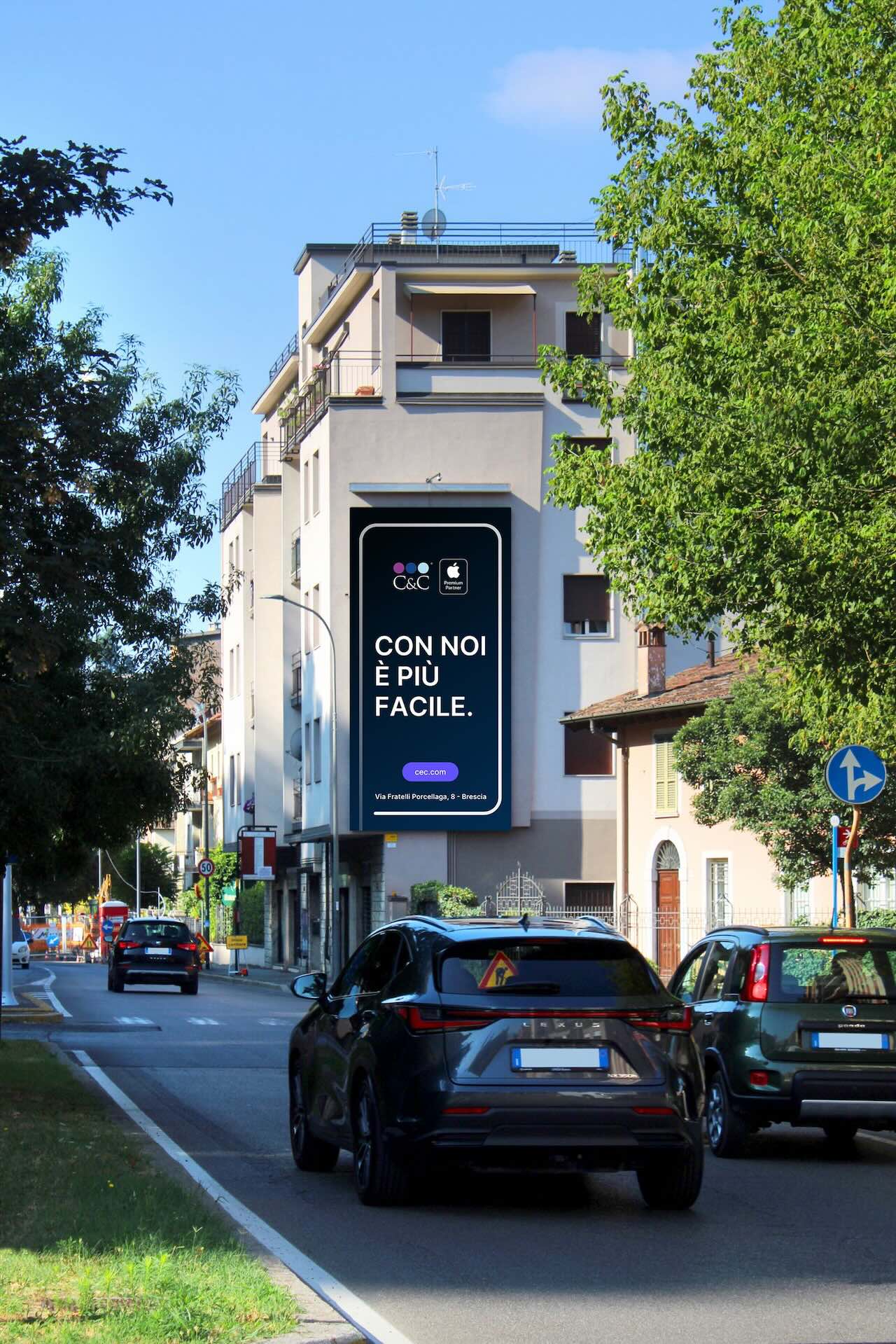 Pubblicità digitale su strada settore tecnologia e informatica su schermo Ledwall Brescia Apple Premium Reseller