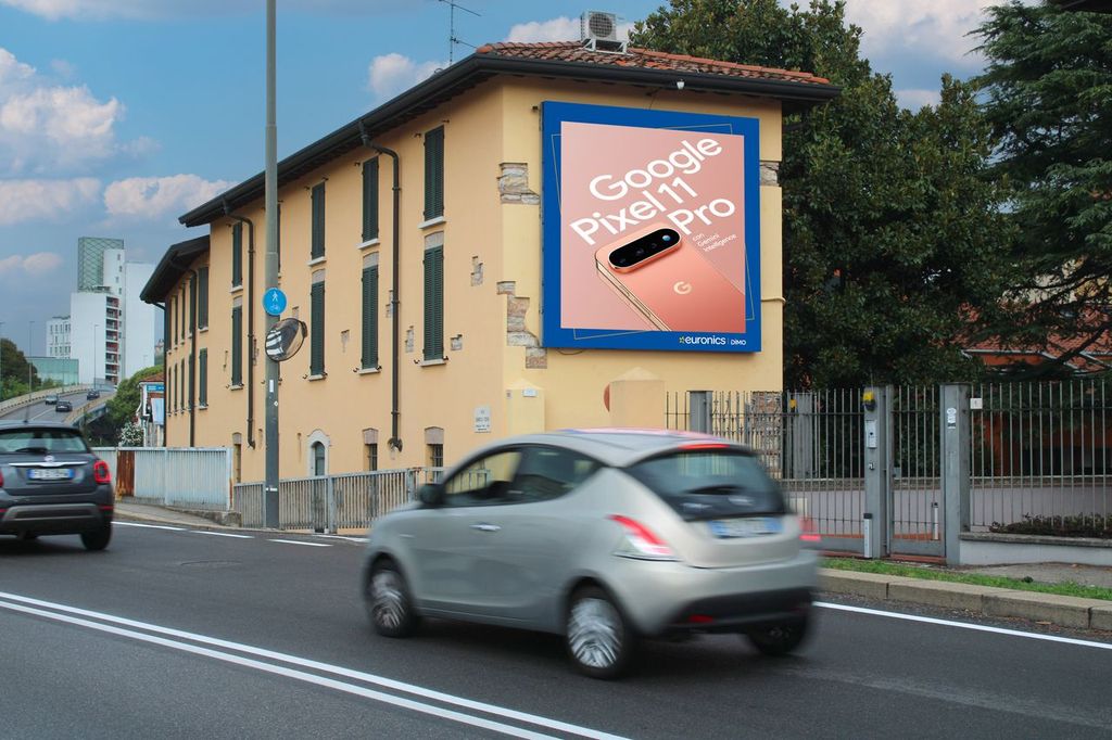 Pubblicità digitale su strada telefonia su schermo Ledwall Brescia