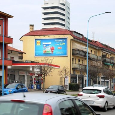 Pubblicità poster su parete Brescia supermercati MD