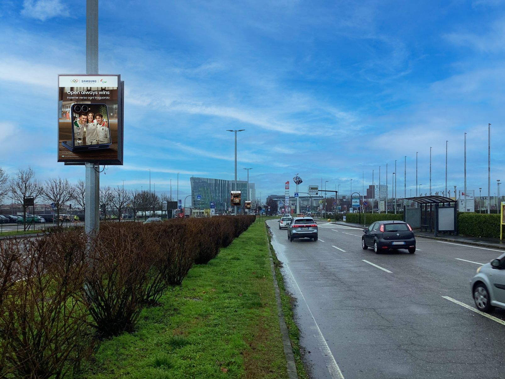 Pubblicità settore telefonia Samsung su schermo Led viale Milanofiori