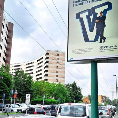 Pubblicità su affissione stradale per compagnia assicurazioni