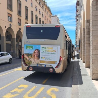 Pubblicità su maxiretro autobus Livorno