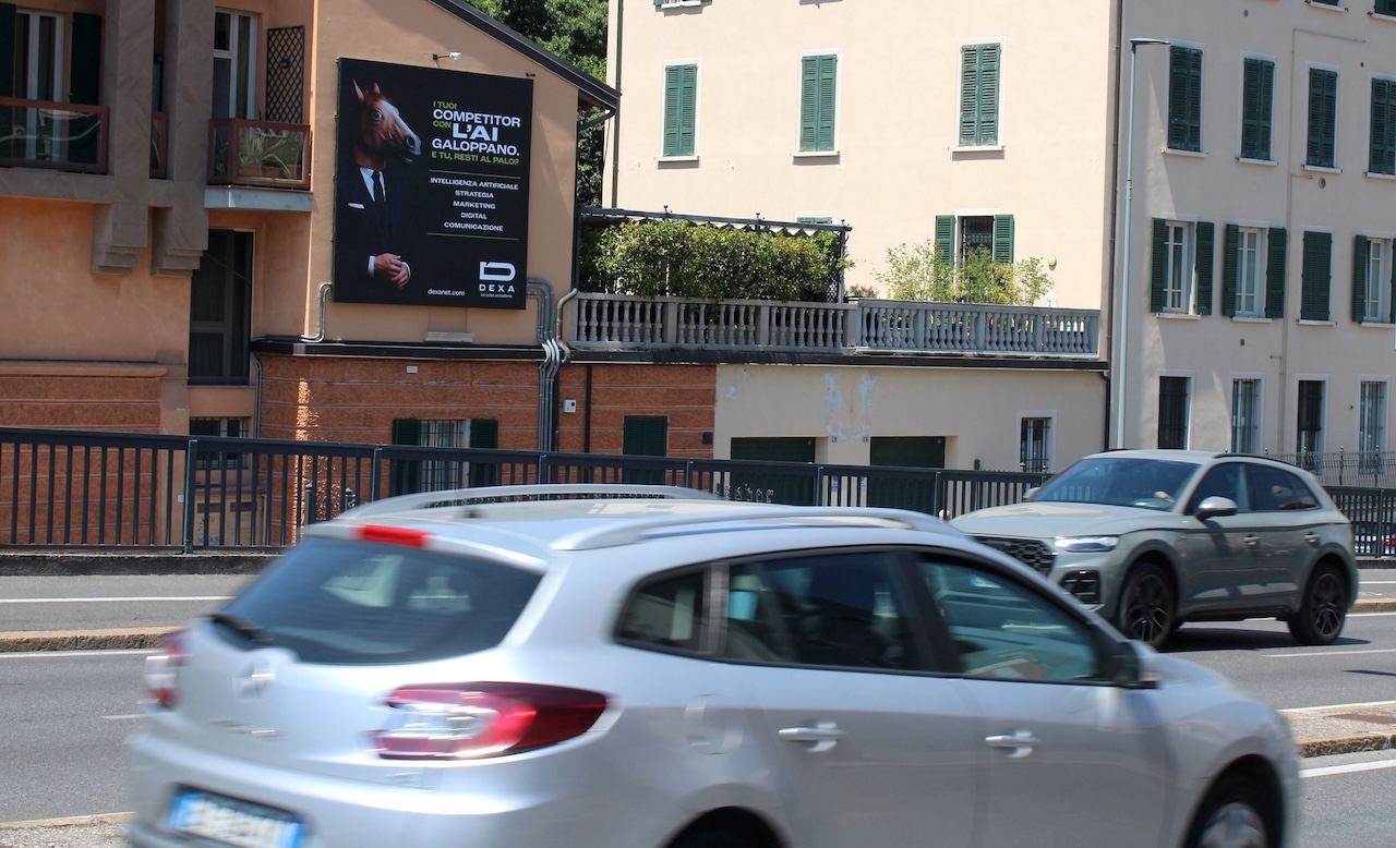Pubblicità su parete a Brescia per agenzia specializzata in AI strategia marketing digital e comunicazione