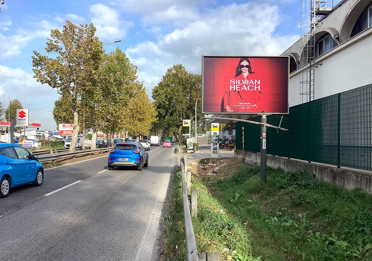 Pubblicità su strada brand moda Silvia Heach