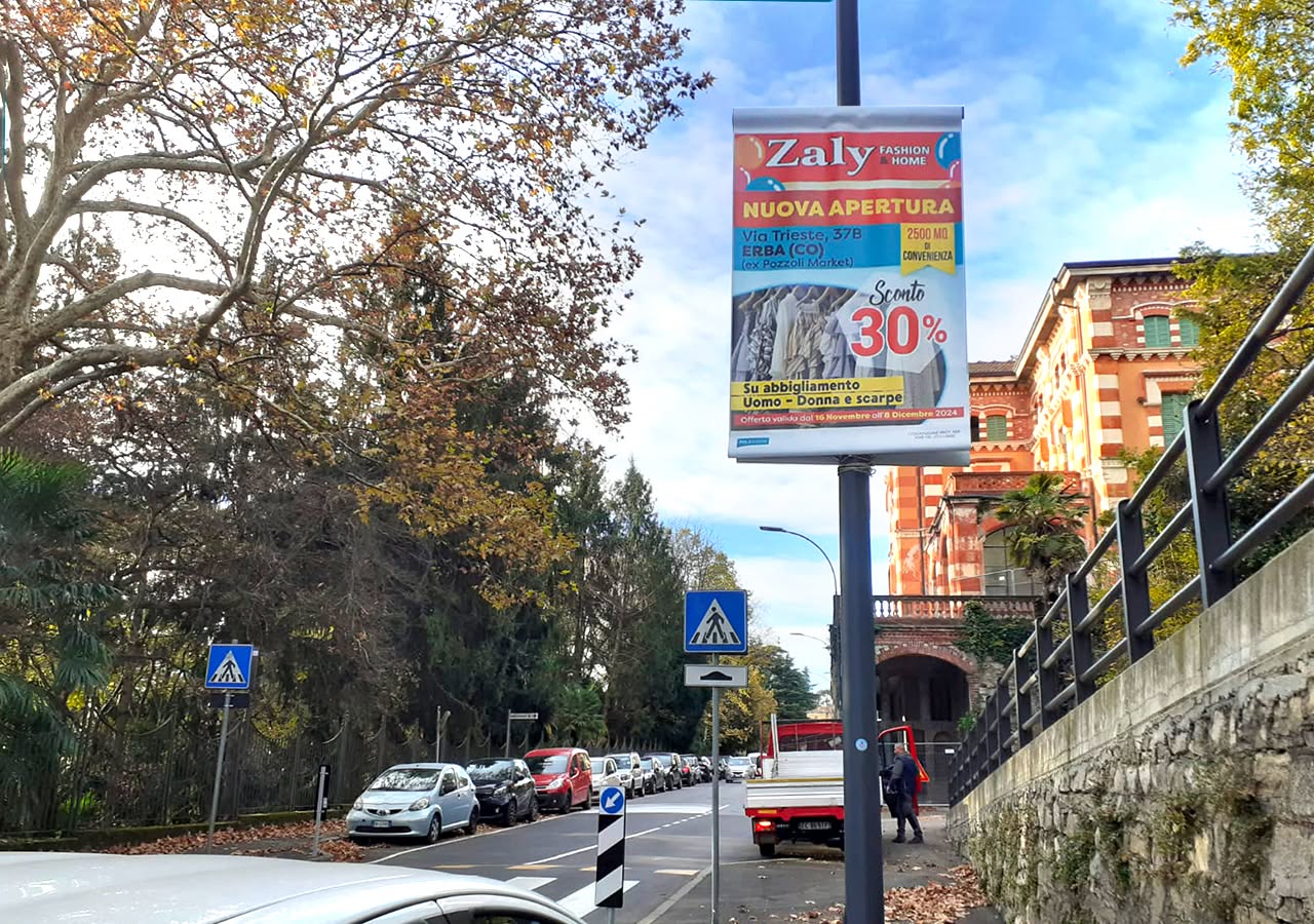 Pubblicità su strada per nuova apertura settore abbigliamento Zaly