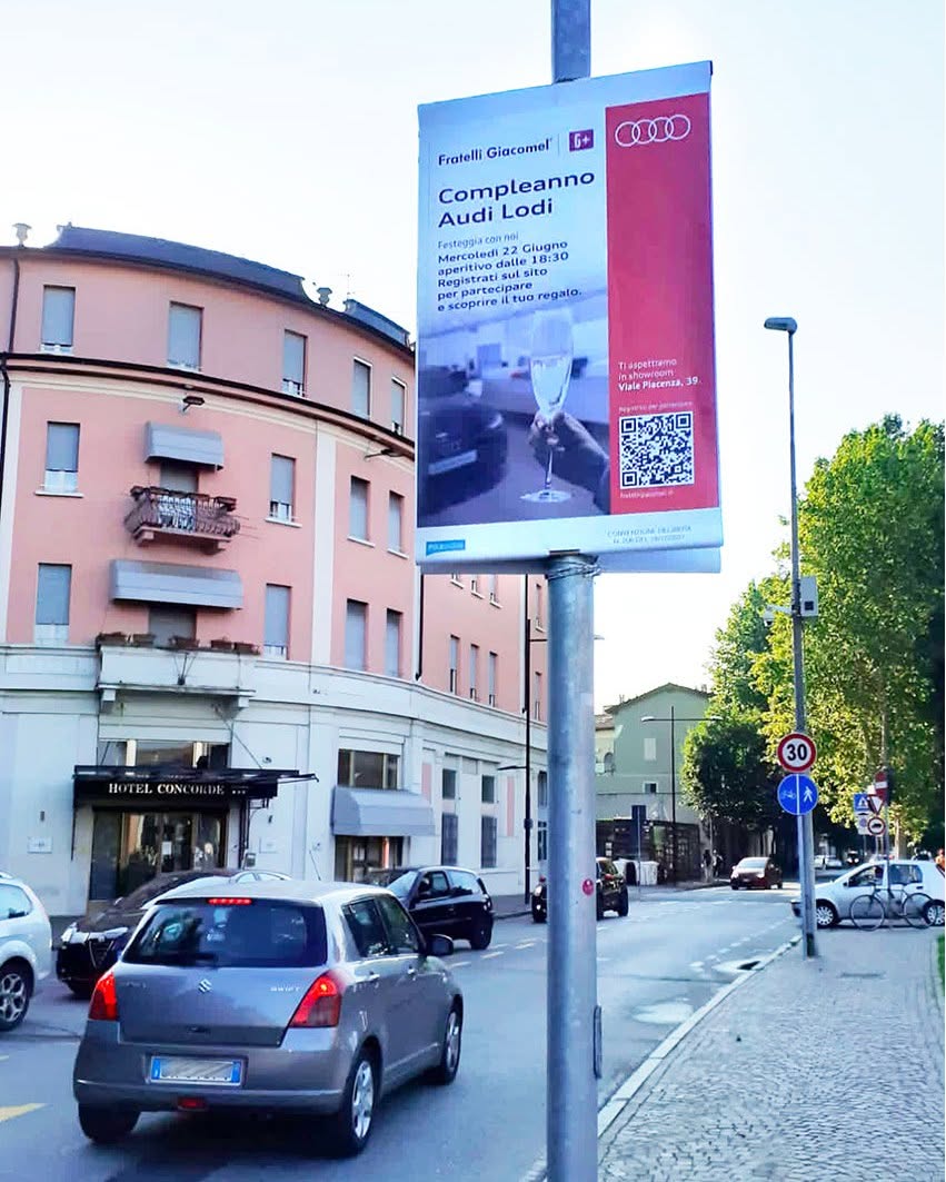 Pubblicità su strada per promozione compleanno Audi a Lodi