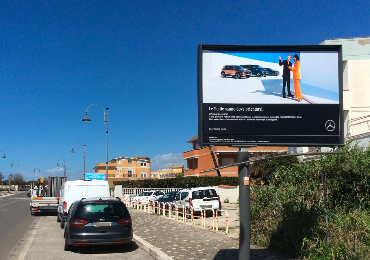 Pubblicità su strada per settore automobilistico