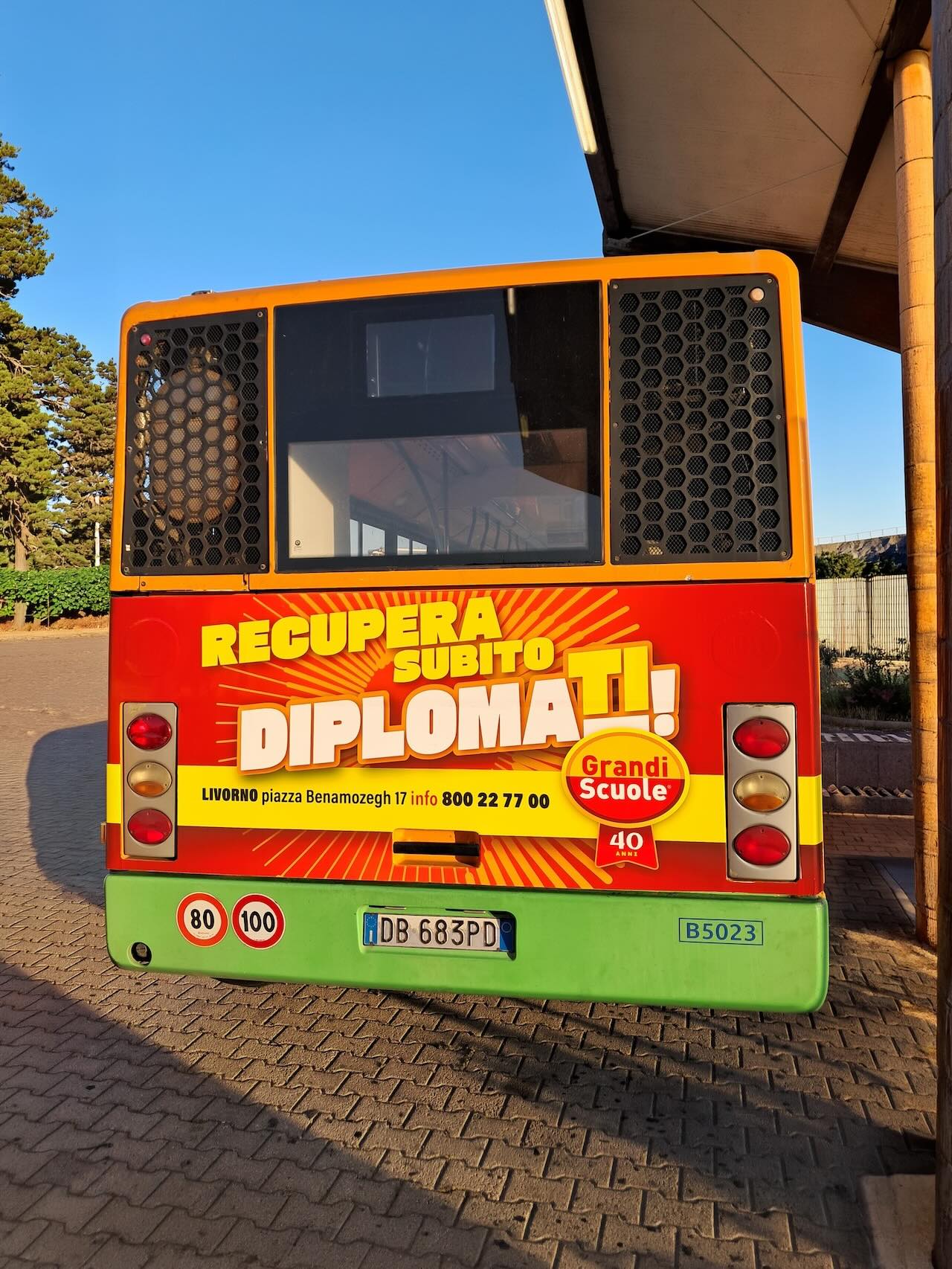 Affissione pubblicitaria Grandi Scuole Maxiretro bus Livorno