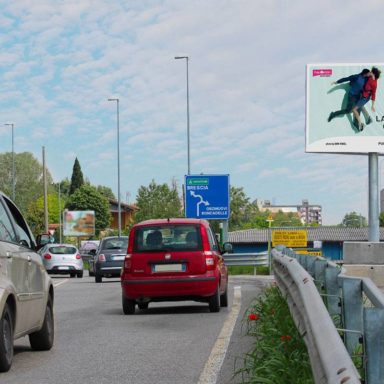 Maxi poster pubblicità su tangenziale svincolo Ikea ovest Brescia