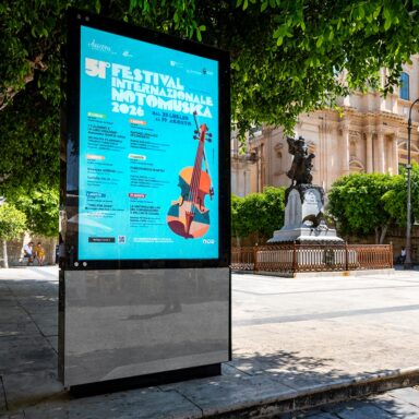 Totem Led digitale per pubblicità su strada a Noto