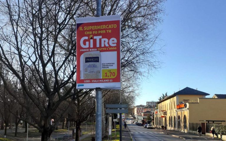 Cartelli pubblicitari su pali della luce gonfalone 100x140 Lodi viale Milano
