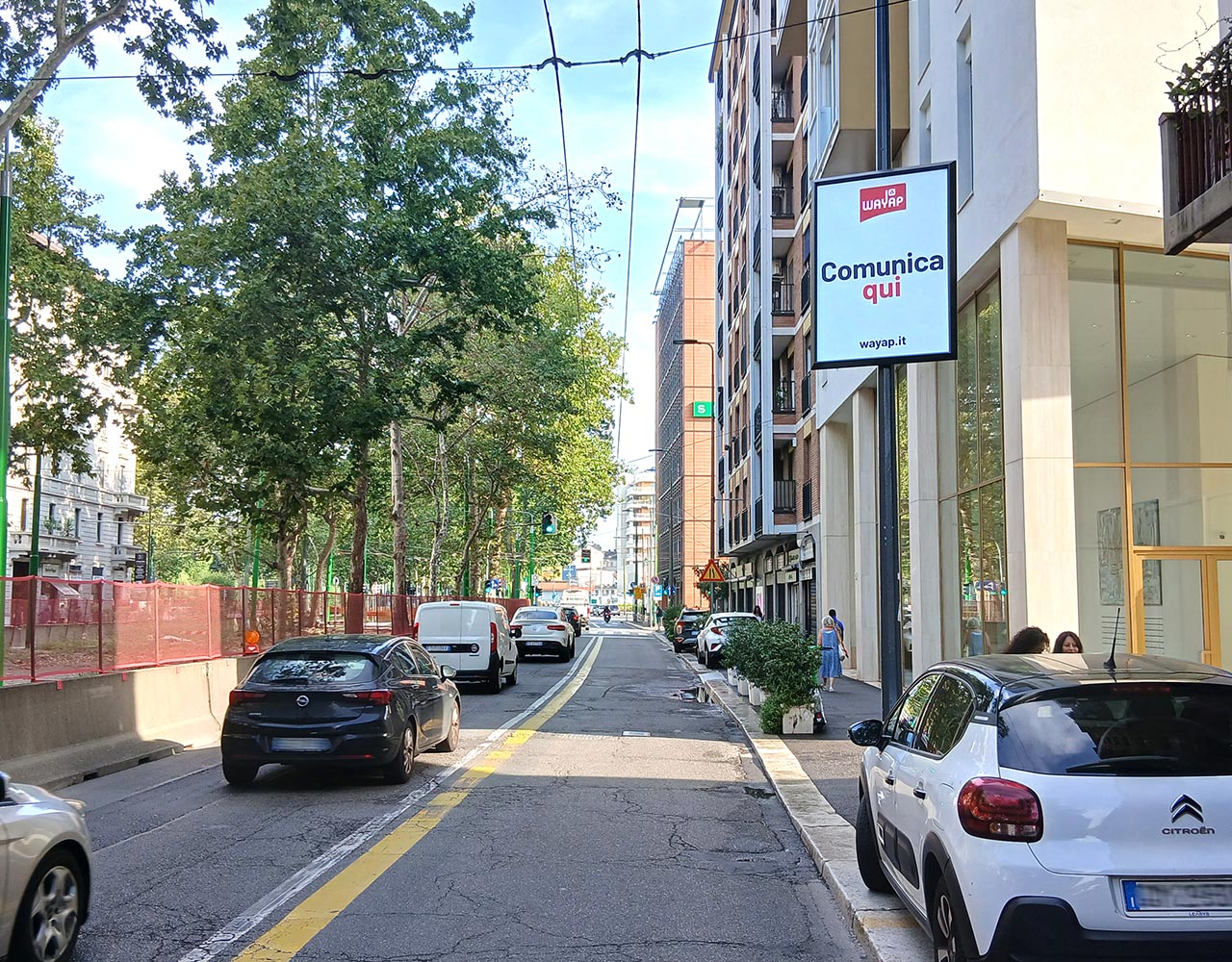 Affissioni Milano circuito centrale su pali luce Viale Umbria