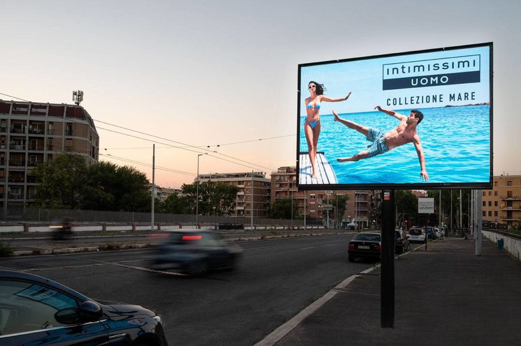 Pubblicità digitale, gli spazi pubblicitari con impianti luminosi Wayap su schermo LED a Roma via Nomentana